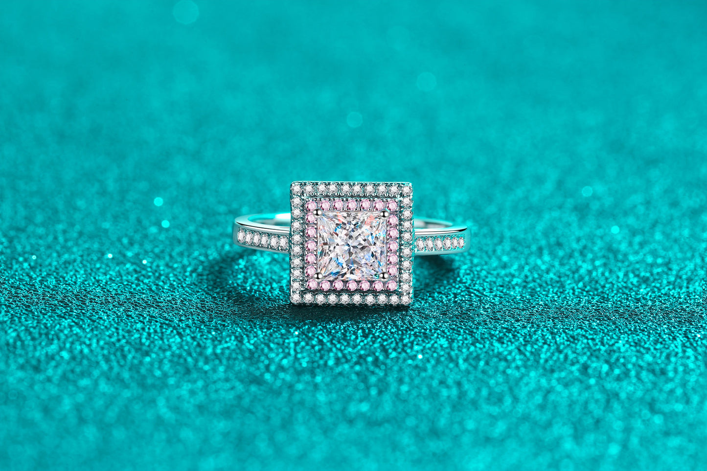 خاتم نسائي من الموزانيت والسكر