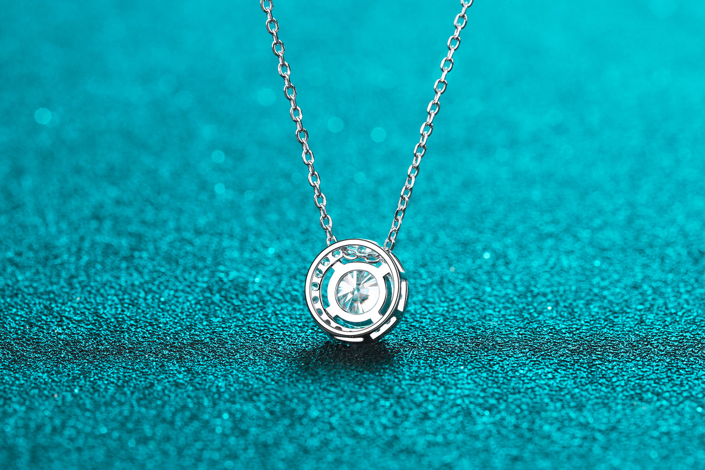 قلادة نسائية من الموزانيت بتصميم دائري بسيط