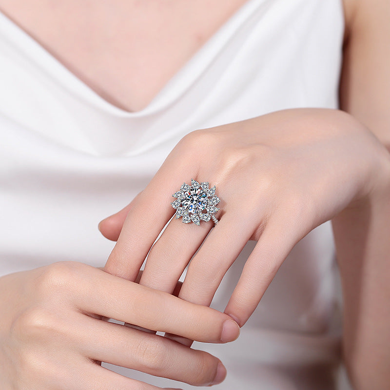 Moissanite Ring Women's Pear-shaped Diamond Edging Ring