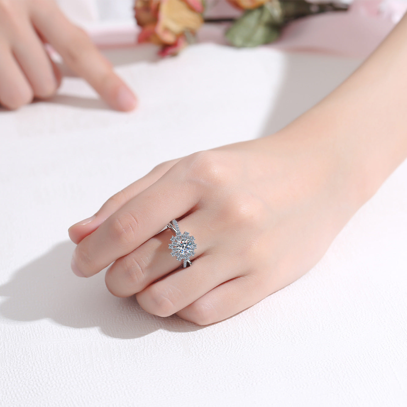 خاتم نسائي من حجر الموزانيت وعباد الشمس