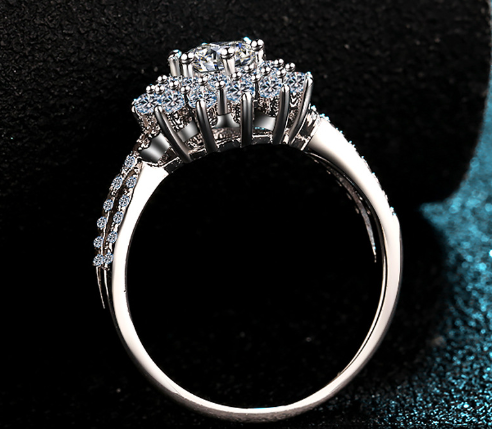 خاتم نسائي من الماس الميسانيت