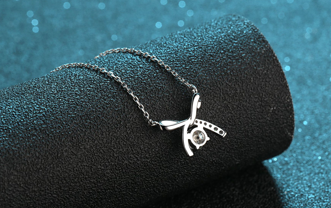 قلادة نسائية من 50 مخلبًا من الماس على شكل قوس من موزان سلسلة الترقوة