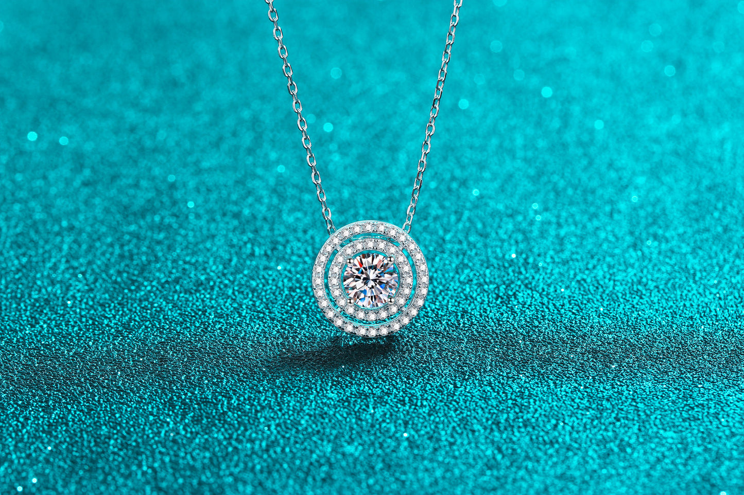 قلادة نسائية بسلسلة مزدوجة دائرية من حجر الموزانيت 