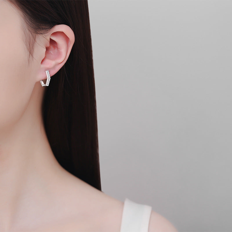 أقراط مويسانيتي ذات صف سداسي من الحفر، بسيطة وعصرية للاستخدام اليومي